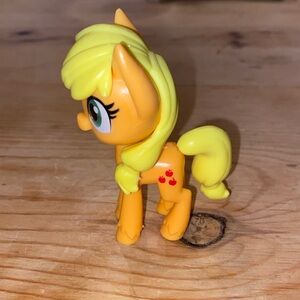 Applejack molded hair My Little Pony 2021 pony friends